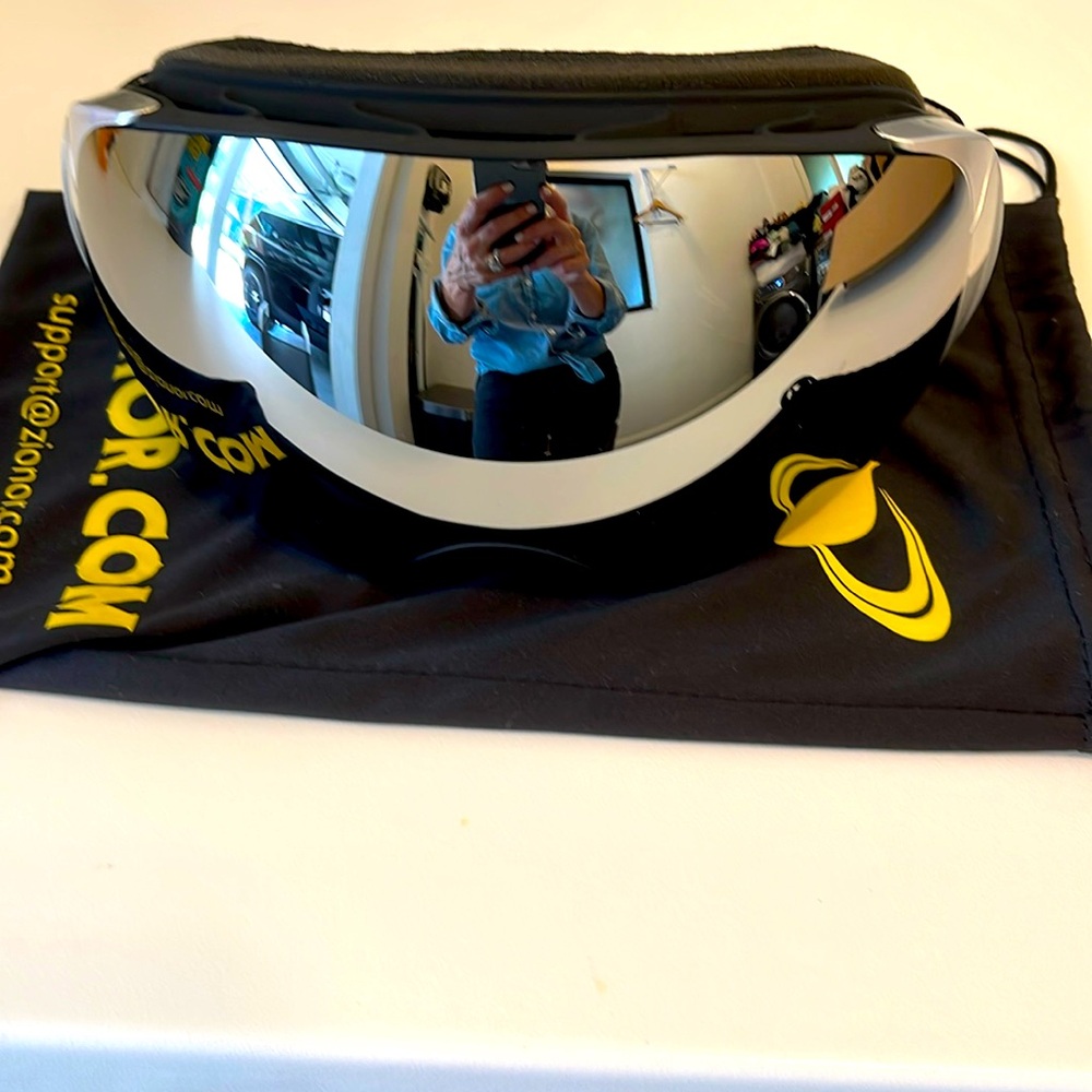 Zion New Chrome Goggles- never worn